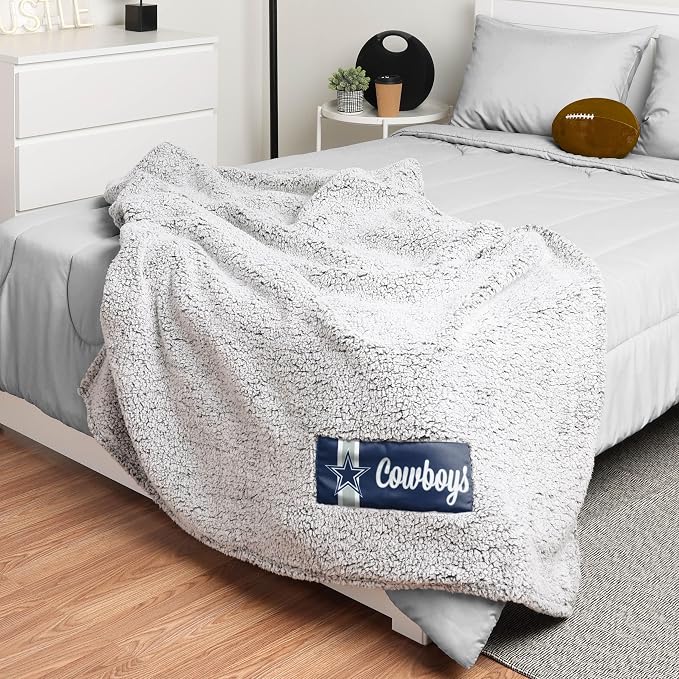 FOCO NFL Team Color Big Logo Cloud Sherpa Blanket 60" x 70"