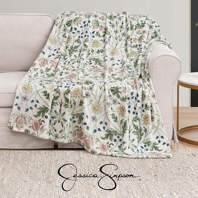 Jessica Simpson Plush 50"X60" Throw Blanket - Midnight Garden Loden Green
