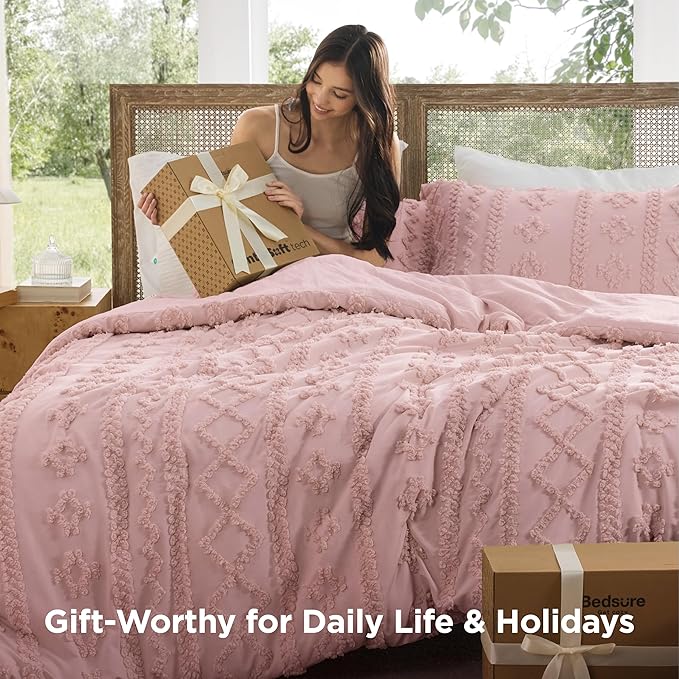 Bedsure Tufted Boho Comforter Set King Size - Pink Boho Bed Set, GentleSoft™ 3 Pieces Farmhouse-Style Embroidery Bedding, Gifts for Woman, Soft Jacquard Kids' King Comforter for All Seasons