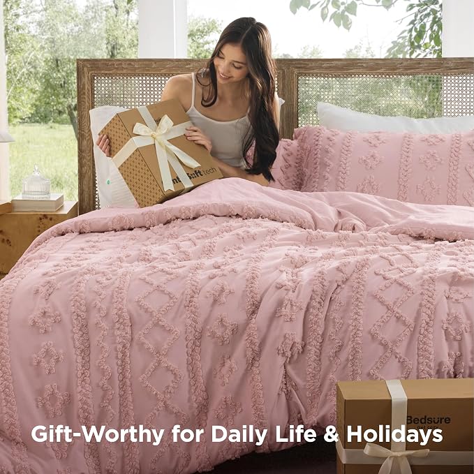 Bedsure Tufted Boho Comforter Set Queen Size - Pink Boho Bed Set, GentleSoft™ 3 Pieces Farmhouse-Style Embroidery Bedding, Gifts for Woman, Soft Jacquard Kids' Queen Comforter for All Seasons