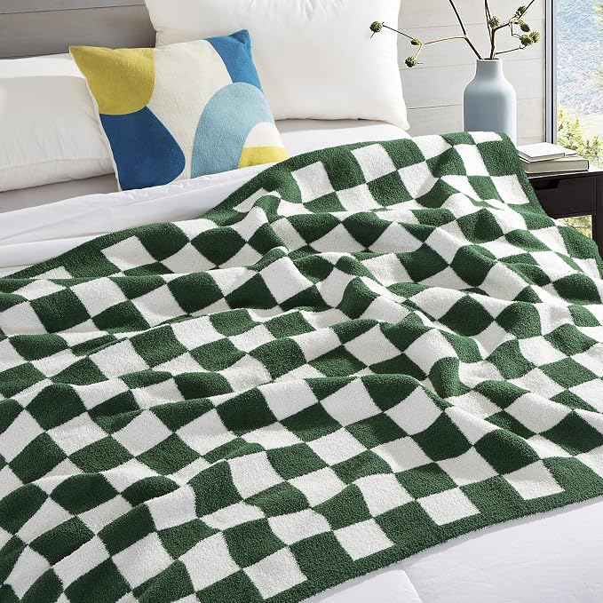 Elegant Comfort Checkered Throw Blanket, Hunter Green Super Soft Cozy Fluffy Warm Throw Blankets for Couch, Sofa, Chair, Bed, Camping, Picnic, Travel Lightweight Bed Blanket (50" x 70")