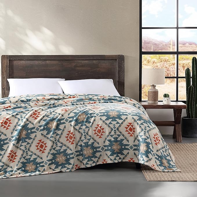 Wrangler - King Size Blanket, Super Soft & Reversible Plush Fleece Bedding, Throw Blanket for Couch or Bed (Dakota Blue)