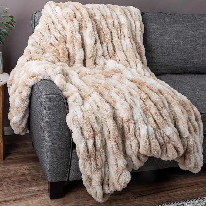Lavish Home Oversized Ruched Faux Fur Blanket, Cream, 60” x 80” | Machine Washable Jacquard Faux Fur Queen Size Throw for Sofas and Beds, Luxurious Bedding