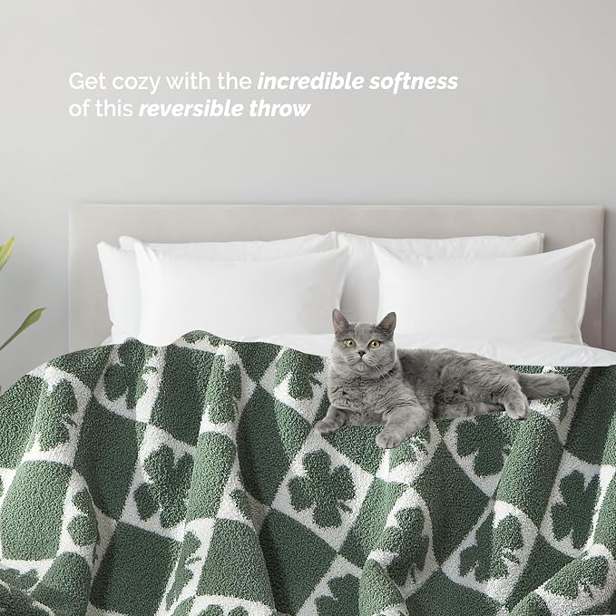Elegant Comfort St Patrick's Day Throw Blanket, Green Plaid Clover Super Soft Cozy Fluffy Warm Throw Blankets for Couch, Sofa, Chair, Bed, Camping, Picnic, Travel Lightweight Bed Blanket (50" x 70")