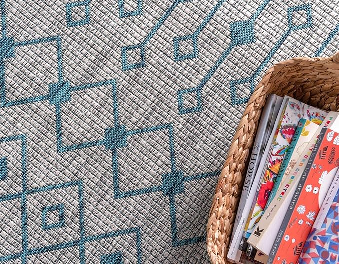 Unique Loom Outdoor Trellis Collection Area Rug - Tribal Trellis (4' 1" x 6' 1" Rectangle, Light Blue/ Ivory)