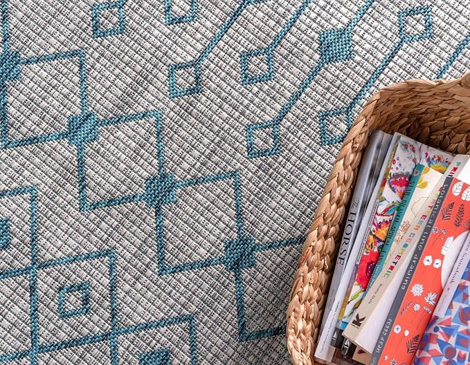 Unique Loom Outdoor Trellis Collection Area Rug - Tribal Trellis (4' 1" Round, Light Blue/ Ivory)