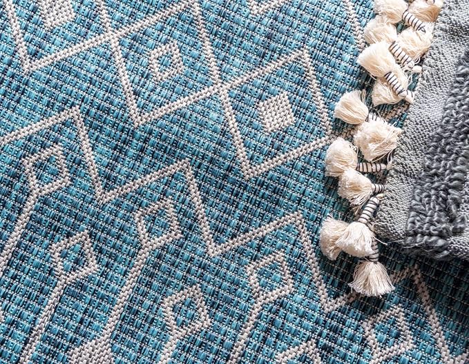 Unique Loom Outdoor Trellis Collection Area Rug - Tribal Trellis (4' 1" Round, Teal/ Ivory)