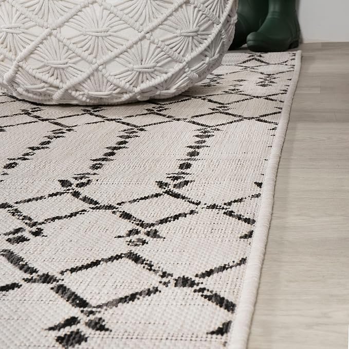 JONATHAN Y Moroccan Geometric Indoor Outdoor Square Area Rug 6X6 Cream/Black, Ourika Textured Weave for Backyard, Patio, Porch, Easy-Cleaning, High Traffic, Pet-Friendly, Non-Shedding (SMB108I-6SQ)