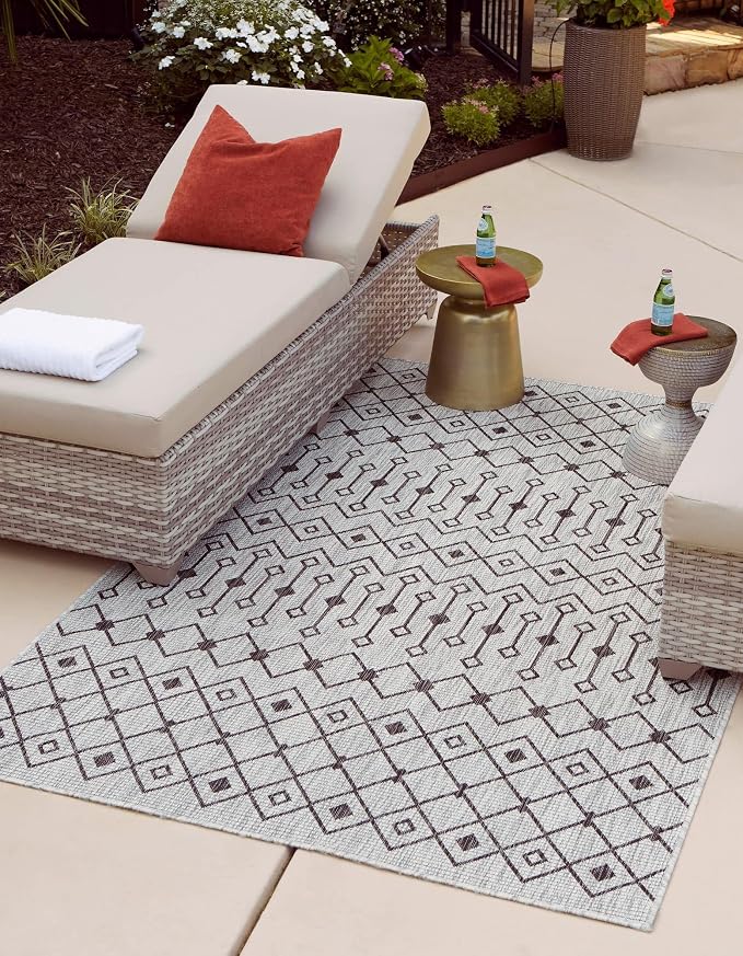 Unique Loom Outdoor Trellis Collection Area Rug - Tribal Trellis (3' 3" x 5' 3" Rectangle, Gray/ Black)