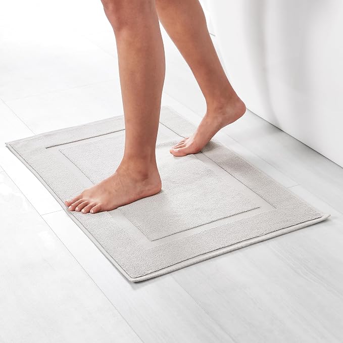 Amazon Basics Banded Bathroom Bath Rug Mat, 100% Cotton, 31 x 20 inches, Soft Silver (Pack of 2)