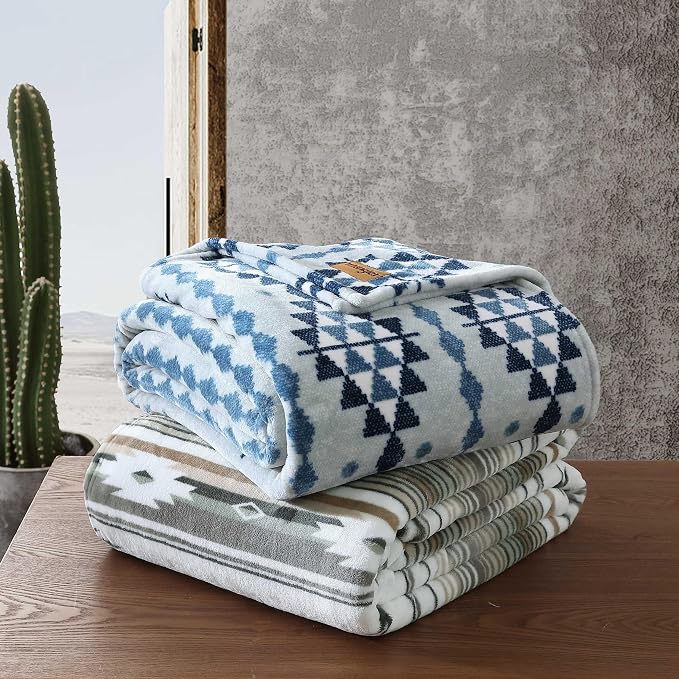 Wrangler - Twin Size Blanket, Super Soft & Reversible Plush Fleece Bedding, Throw Blanket for Couch or Bed (Westin Blue)