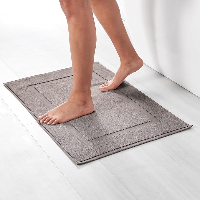 Amazon Basics Banded Bathroom Bath Rug Mat, Machine Washable, 100% Cotton, 31" x 20", Light Gray (Pack of 2)