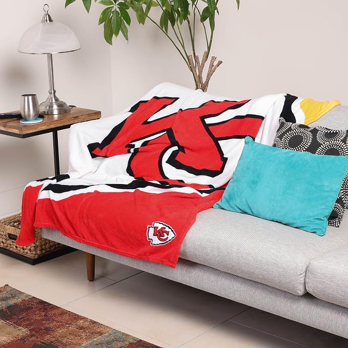 FOCO NFL Unisex-Adult NFL Team Logo 60" x 50" Supreme Slumber Plush Throw Blanket