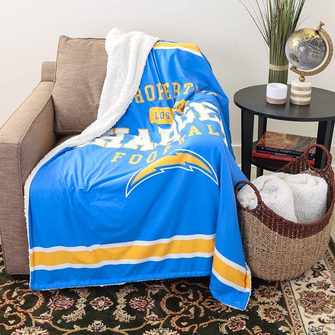 FOCO NFL Unisex-Adult NFL Team Logo Property 60" x 50" Sherpa Plush Throw Blanket