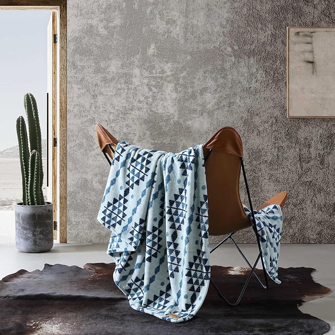 Wrangler - Twin Size Blanket, Super Soft & Reversible Plush Fleece Bedding, Throw Blanket for Couch or Bed (Westin Blue)