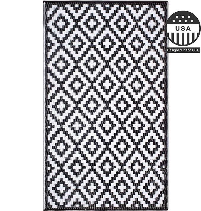 FH Home Outdoor Rug - Waterproof, Fade Resistant, Reversible - Premium Recycled Plastic - Geometric - Patio, Porch, Deck, Balcony - Aztec - Black & White Crease Free - 5 x 8 ft