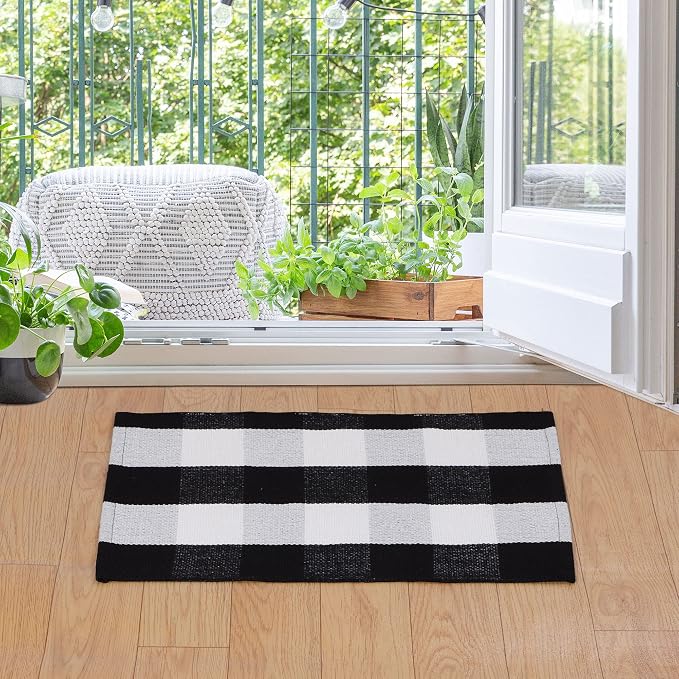 uxcell Buffalo Check Rug,Plaid Outdoor Rug,Layered Door Mat,Cotton Gingham Rugs,Floor Mat for Front Porch/Runner/Bedroom/Kitchen/Farmhouse 28"x18" Black & White