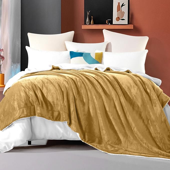 Elegant Comfort Ultra Soft Reversible Flannel Sherpa Blanket - Cozy Silky Fleece Throw for Couch, Bed - Plush Fuzzy Warm Winter Blanket for Gift, King, Gold