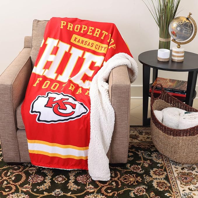 FOCO NFL Unisex-Adult NFL Team Logo Property 60" x 50" Sherpa Plush Throw Blanket