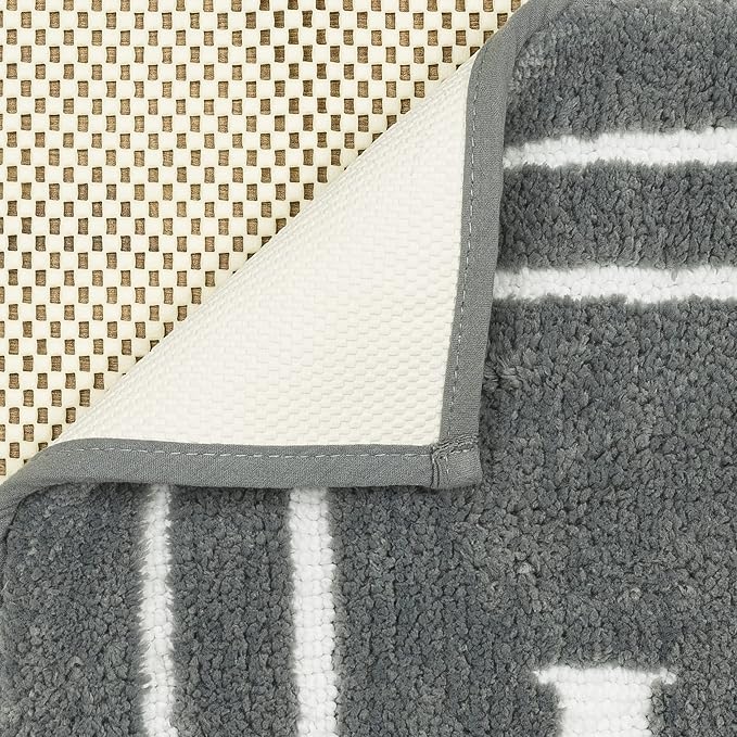 Mohawk Home Hers Pewter 1' 8" x 2' 10" Bath Mat