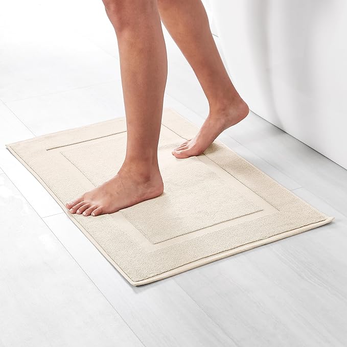 Amazon Basics Banded Bathroom Bath Rug Mat, Machine Washable, Super Absorbent, 100% Cotton, 20" W x 31" L, Cream (Pack of 2)