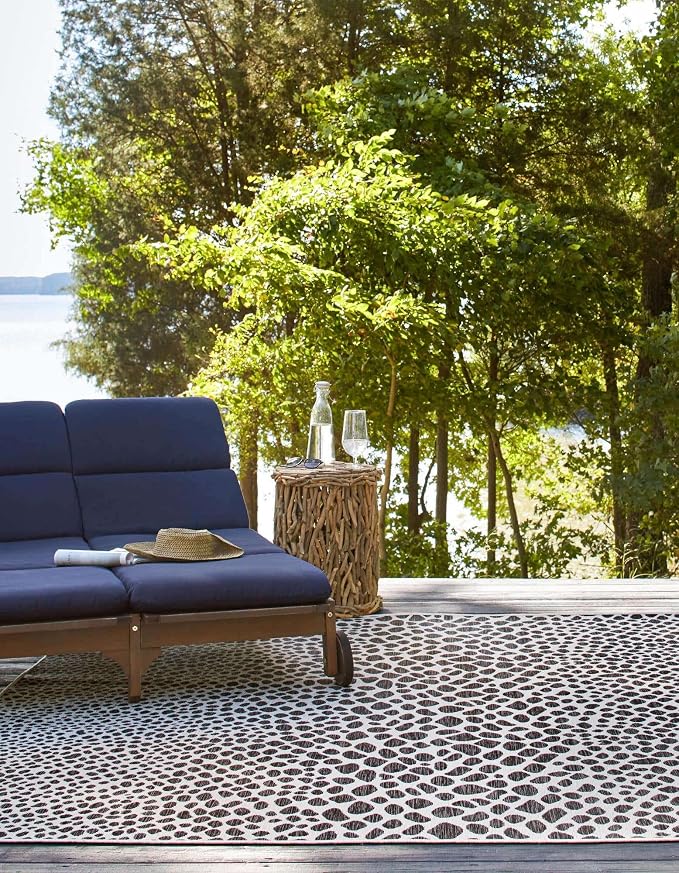 Unique Loom Outdoor Collection Area Rug - Cape Town (10' 8" Square, Black/ Ivory)