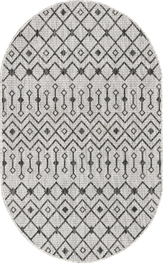 Unique Loom Outdoor Trellis Collection Area Rug - Tribal Trellis (3' 3" x 5' 3" Oval, Gray/ Black)