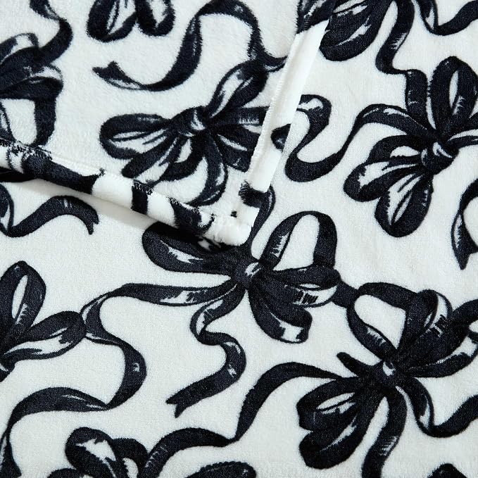 Betsey Johnson - Plush Throw Blanket for Couch or Bed, Soft Reversible Western Fleece Throw, Cozy Printed Soft Blanket, Ballet Bows Grey, 50" x 70"