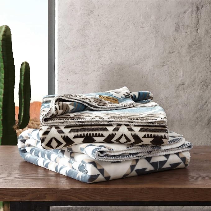 Wrangler - Twin Size Blanket, Super Soft & Reversible Plush Fleece Bedding, Throw Blanket for Couch or Bed (Dakota Grey)