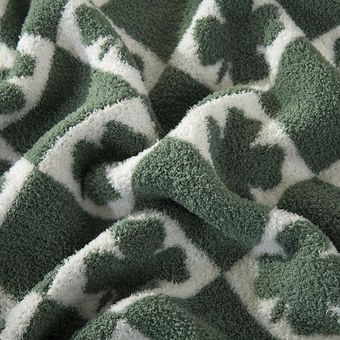 Elegant Comfort St Patrick's Day Throw Blanket, Green Plaid Clover Super Soft Cozy Fluffy Warm Throw Blankets for Couch, Sofa, Chair, Bed, Camping, Picnic, Travel Lightweight Bed Blanket (50" x 70")