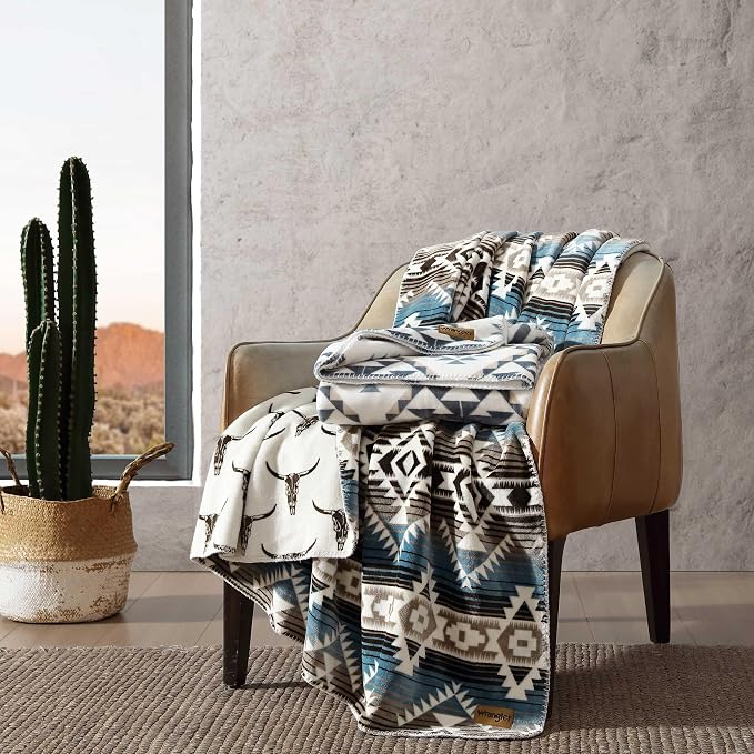 Wrangler - King Size Blanket, Super Soft Reversible Bedding, Throw Blanket for Bed or Couch, Oversized Bedding for Year Round Comfort (Dakota Grey)
