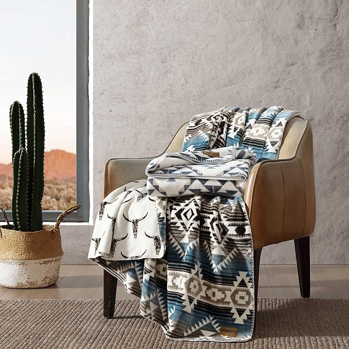 Wrangler - Twin Size Blanket, Super Soft & Reversible Plush Fleece Bedding, Throw Blanket for Couch or Bed (Dakota Grey)