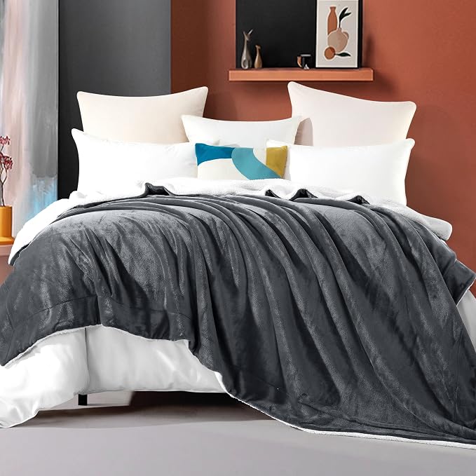 Elegant Comfort Ultra Soft Reversible Flannel Sherpa Blanket - Cozy Silky Fleece Throw for Couch, Bed - Plush Fuzzy Warm Winter Blanket for Gift, Twin, Gray