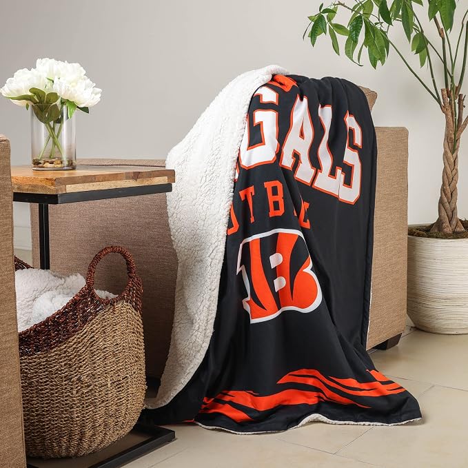 FOCO NFL Unisex-Adult NFL Team Logo Property 60" x 50" Sherpa Plush Throw Blanket