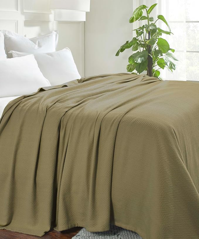 Superior Metro All-Season Cotton Blanket, Woven Blanket for Couch, Bed, Bedding, Farmhouse, Home Essentials, Cute and Cozy Bohemian Blankets, Herringbone Weave, King, Sage