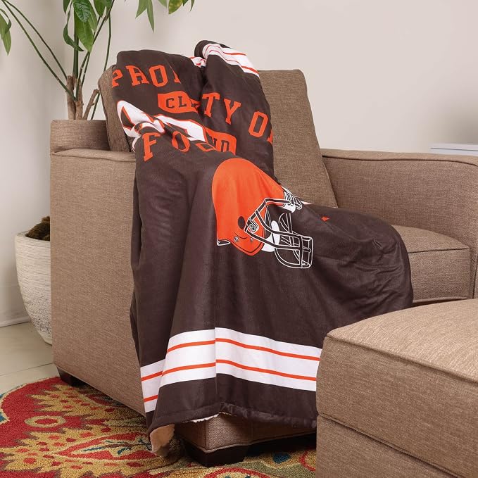 FOCO NFL Unisex-Adult NFL Team Logo Property 60" x 50" Sherpa Plush Throw Blanket