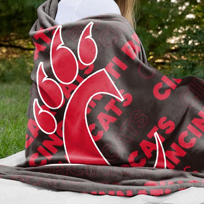 Logo Brands NCAA Classic Fleece Throw Blanket -50” x 60” Ultra-Soft Game Day Blanket with Bold Team Colors & Logo – Cozy College Team Bedding for Fans & Alumni