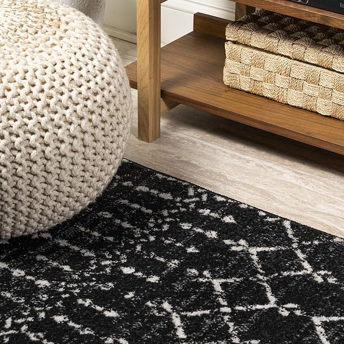 JONATHAN Y Boho Vintage Diamond Black/Ivory Round Area Rug 5 ft, Moroccan Hype for Living Room, Bedroom, Kitchen, Office, Easy-Cleaning, High Traffic, Pet-Friendly, Non-Shedding (MOH101D-5R)
