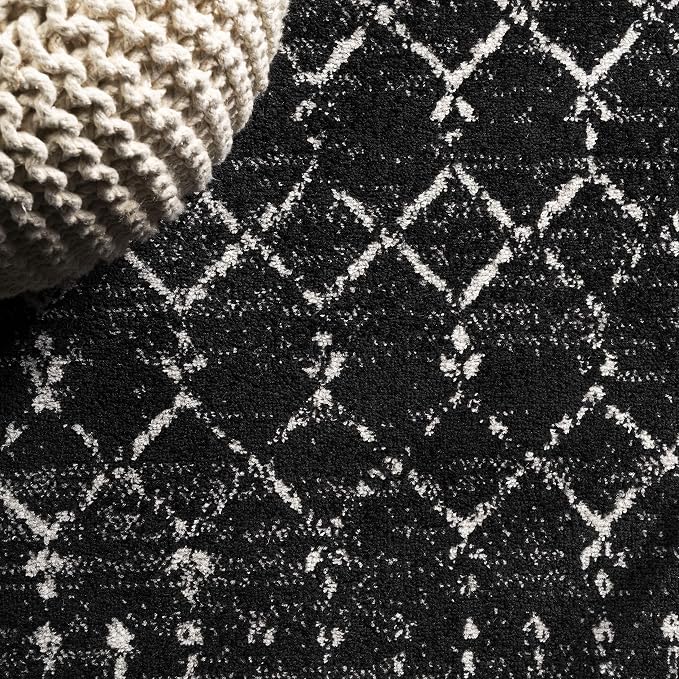 JONATHAN Y Boho Vintage Diamond Black/Ivory Round Area Rug 5 ft, Moroccan Hype for Living Room, Bedroom, Kitchen, Office, Easy-Cleaning, High Traffic, Pet-Friendly, Non-Shedding (MOH101D-5R)