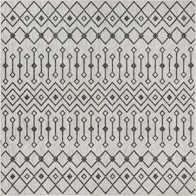 Unique Loom Outdoor Trellis Collection Area Rug - Tribal Trellis (7' 10" Square, Gray/ Black)