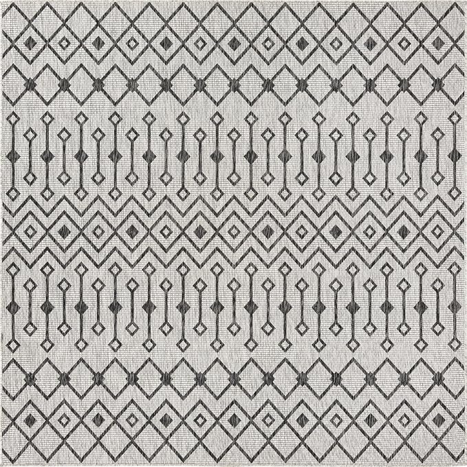 Unique Loom Outdoor Trellis Collection Area Rug - Tribal Trellis (7' 10" Square, Gray/ Black)