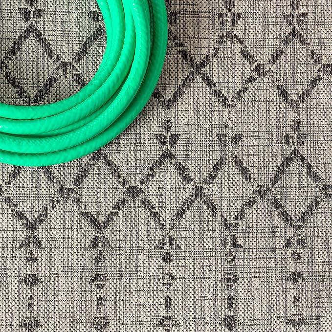 JONATHAN Y Moroccan Geometric Indoor Outdoor Square Area Rug 5X5 Light Gray/Black, Ourika Textured Weave for Backyard, Patio, Porch, Easy-Cleaning, High Traffic Pet-Friendly, Non-Shedding SMB108E-5SQ