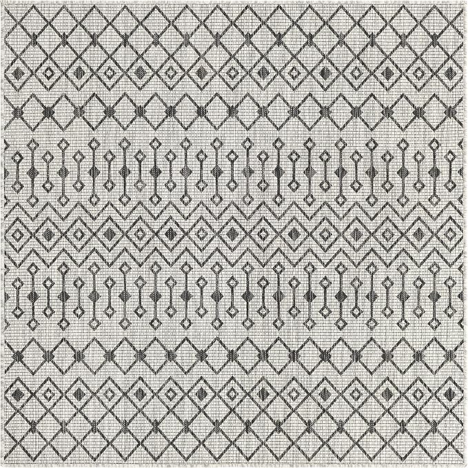 Unique Loom Outdoor Trellis Collection Area Rug - Tribal Trellis (5' 3" Square, Gray/ Black)