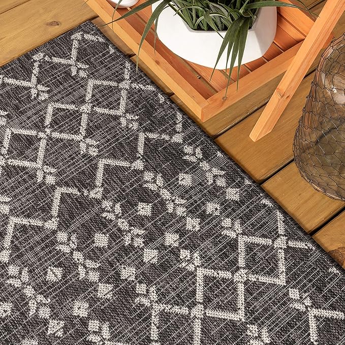 JONATHAN Y Moroccan Geometric Indoor Outdoor Round Area Rug 8 Ft Black/Gray, Ourika Textured Weave for Backyard, Patio, Porch, Easy-Cleaning, High Traffic, Pet-Friendly, Non-Shedding (SMB108F-8R)