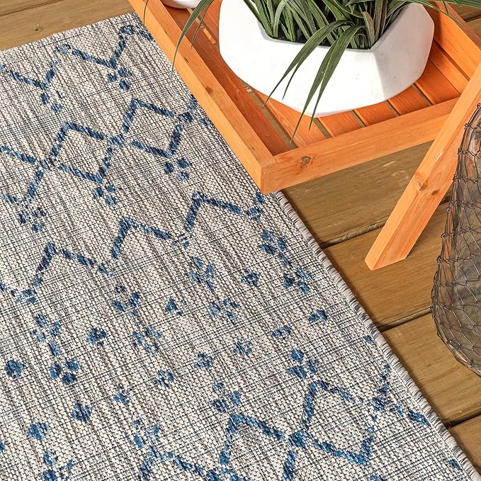 JONATHAN Y Moroccan Geometric Indoor Outdoor Area Rug 4X6 Light Gray/Navy, Ourika Textured Weave for Backyard, Patio, Porch, Easy-Cleaning, High Traffic, Pet-Friendly, Non-Shedding (SMB108A-4)