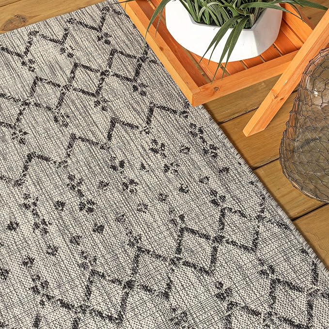 JONATHAN Y Moroccan Geometric Indoor Outdoor Area Rug 6X9 Light Gray/Black, Ourika Textured Weave for Backyard, Patio, Porch, Easy-Cleaning, High Traffic, Pet-Friendly, Non-Shedding (SMB108E-6)