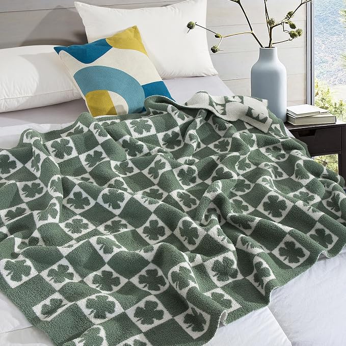 Elegant Comfort St Patrick's Day Throw Blanket, Green Plaid Clover Super Soft Cozy Fluffy Warm Throw Blankets for Couch, Sofa, Chair, Bed, Camping, Picnic, Travel Lightweight Bed Blanket (50" x 70")