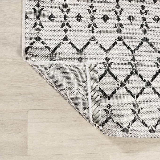 JONATHAN Y Moroccan Geometric Indoor Outdoor Area Rug 4X6 Cream/Black, Ourika Textured Weave for Backyard, Patio, Porch, Easy-Cleaning, High Traffic, Pet-Friendly, Non-Shedding (SMB108I-4)