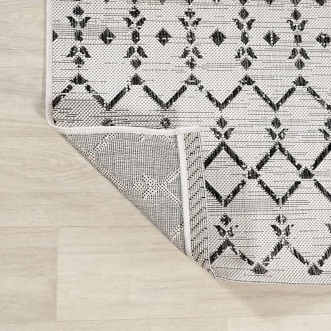 JONATHAN Y Moroccan Geometric Indoor Outdoor Round Area Rug 3 Ft Cream/Black, Ourika Textured Weave for Backyard, Patio, Porch, Easy-Cleaning, High Traffic, Pet-Friendly, Non-Shedding (SMB108I-3R)