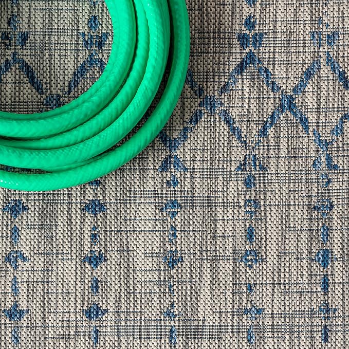JONATHAN Y Moroccan Geometric Indoor Outdoor Square Area Rug 4X4 Light Gray/Navy, Ourika Textured Weave for Backyard, Patio, Porch, Easy-Cleaning, High Traffic, Pet-Friendly, Non-Shedding SMB108A-4SQ